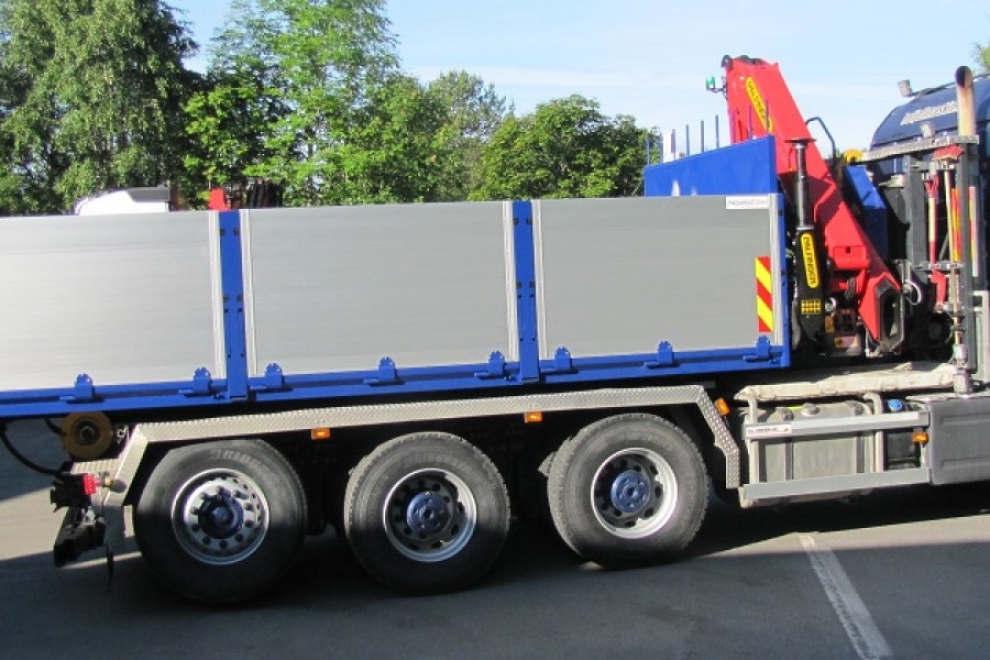 alu-flak-med-forntmontert-kran-a