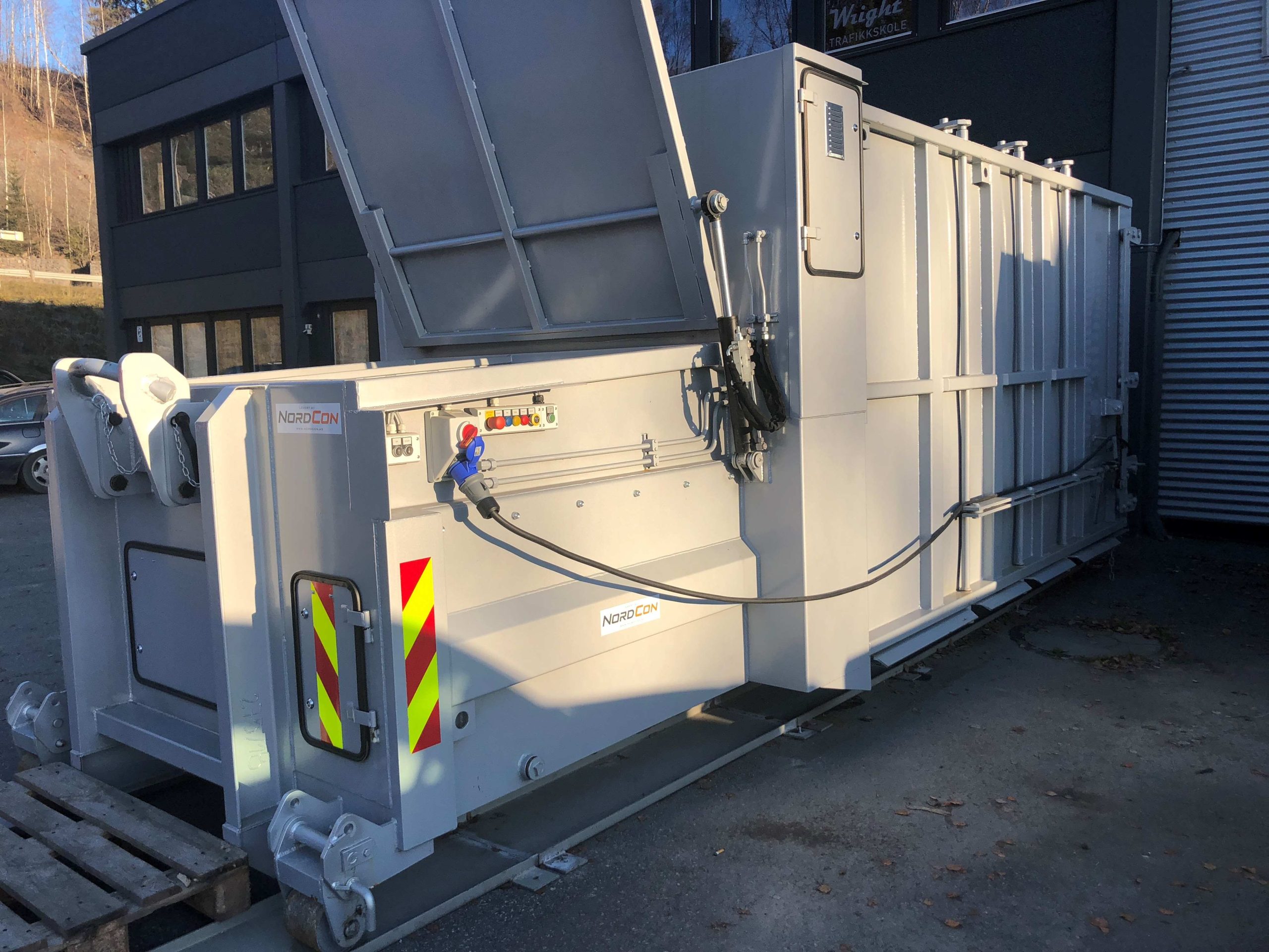 Grå Komprimator med to kammer fra Nordcon