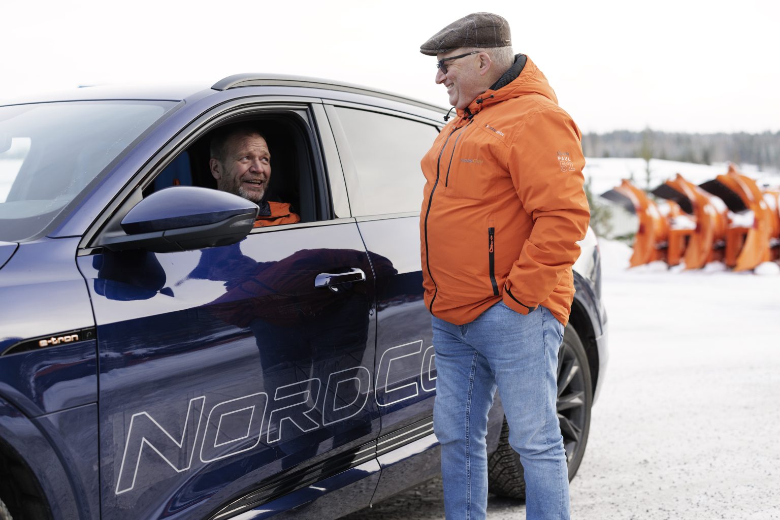 Foto av två medarbetare från Nordcon